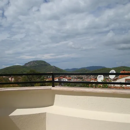 Apartmanhotel Everest 2*