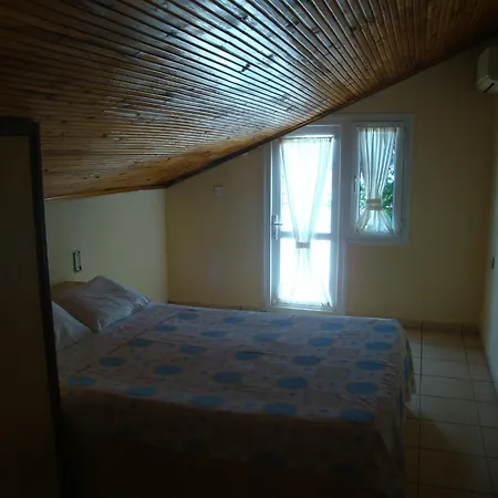 Everest Apart Otel 2*