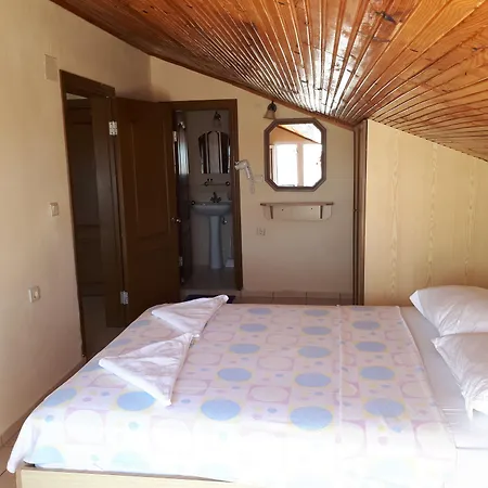 Everest Aparthotel 4*