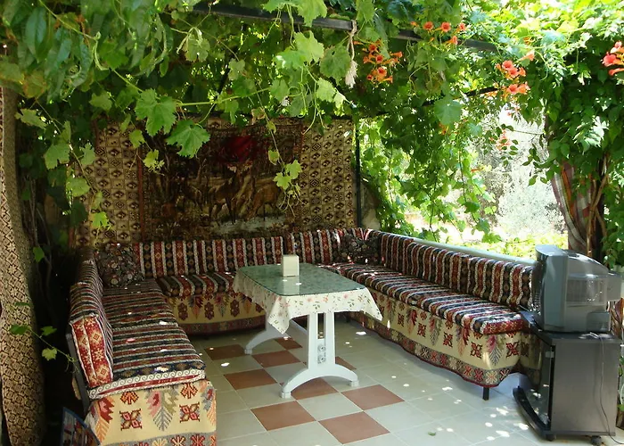 Everest Aparthotel 4*