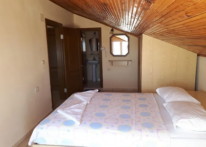 Everest Aparthotel 4*